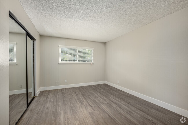 1BR, 1BA - 651SF - Bedroom