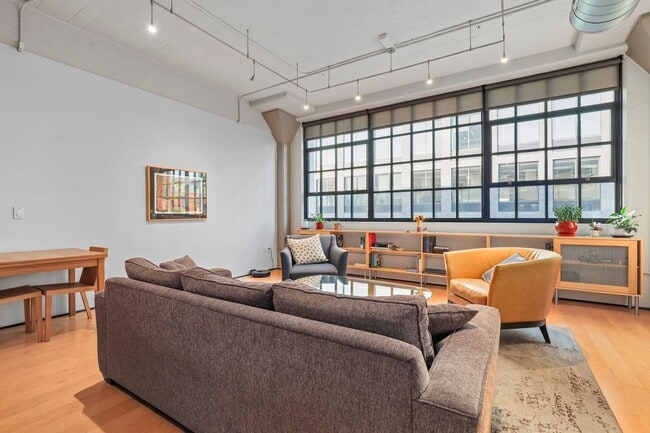 Photo - Stunning Pearl Loft with Washer/Dryer in Unit & Secure Parking