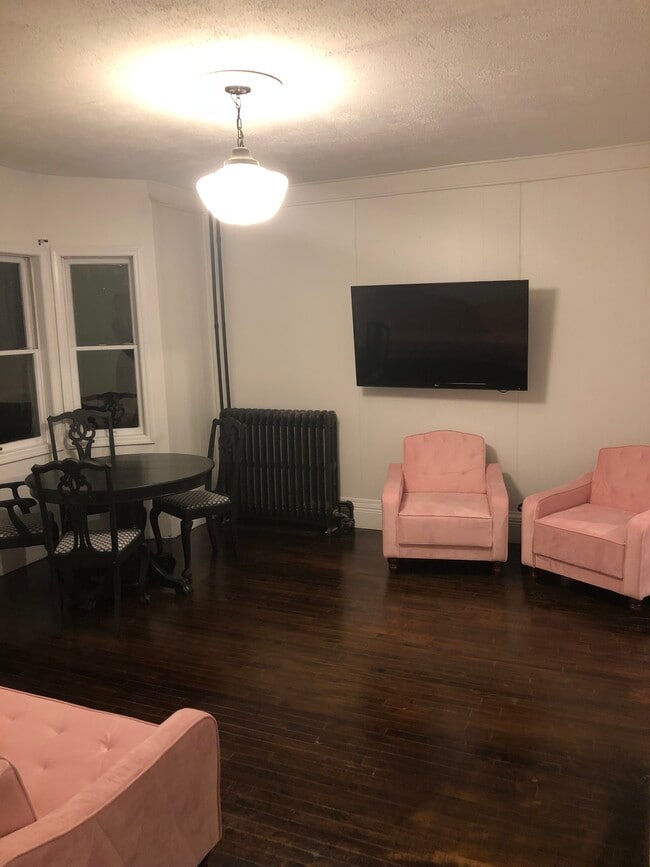 Photo - 608 E Easterday Ave