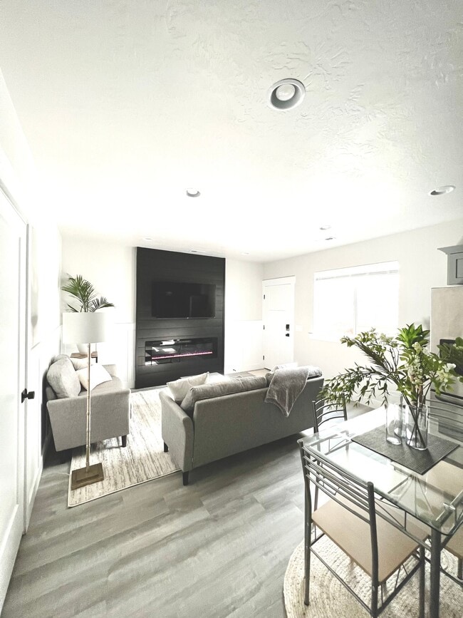 Building Photo - 57 S Sicily Way