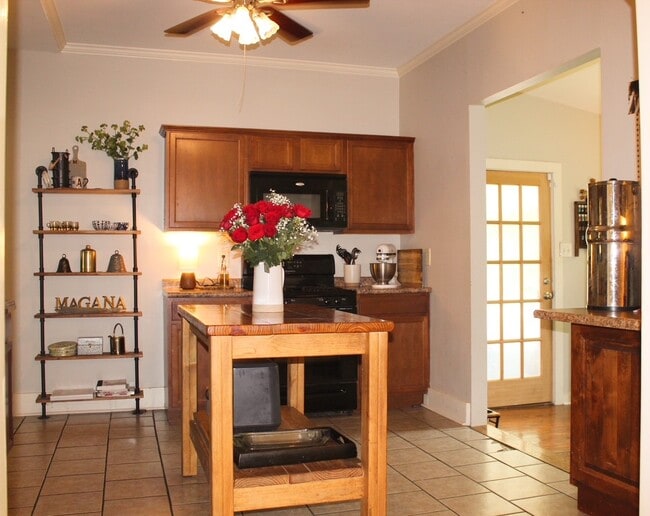 Photo - 604 Watson St