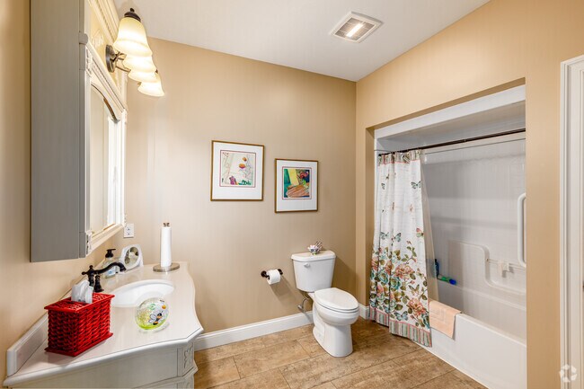 2BR, 2BA - 1,725SF - Bathroom