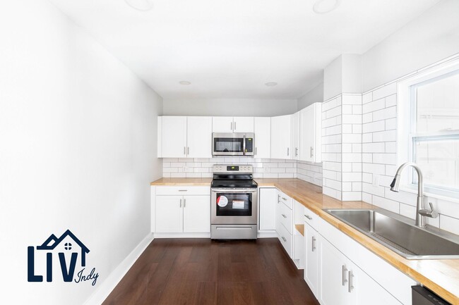 Photo - Updated 3 bed 2.5 bath Available now!