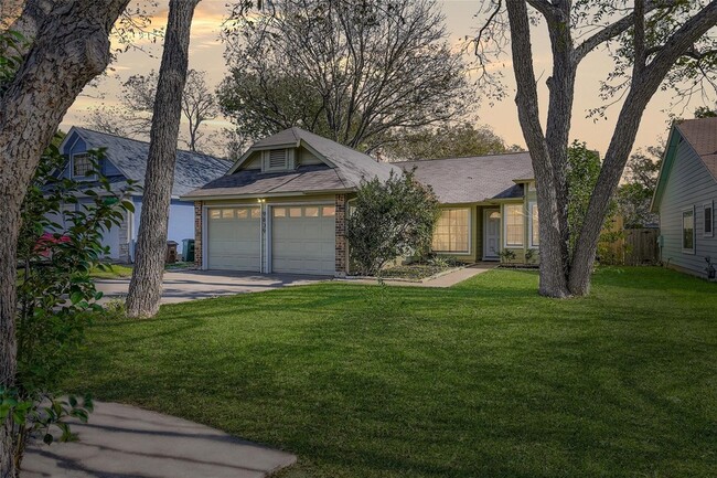 Building Photo - 9839 Briar Ridge Dr