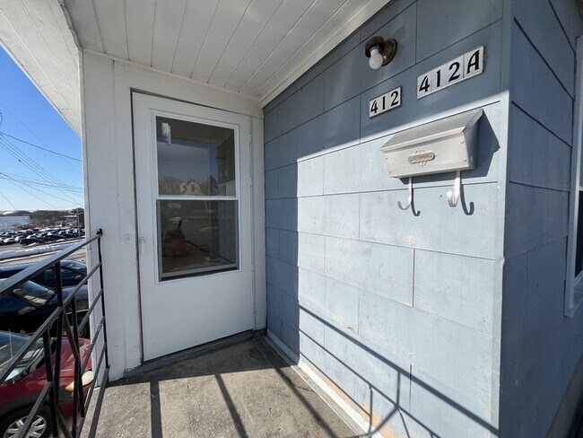 Photo - 412-412 N Lake St