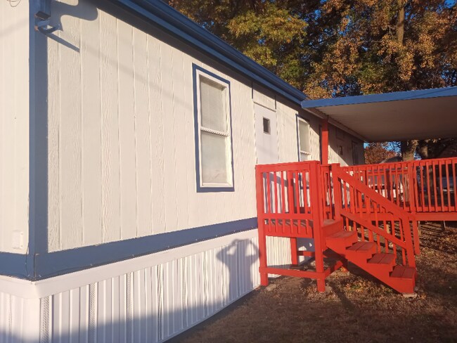 Photo - 777 E Yerby St