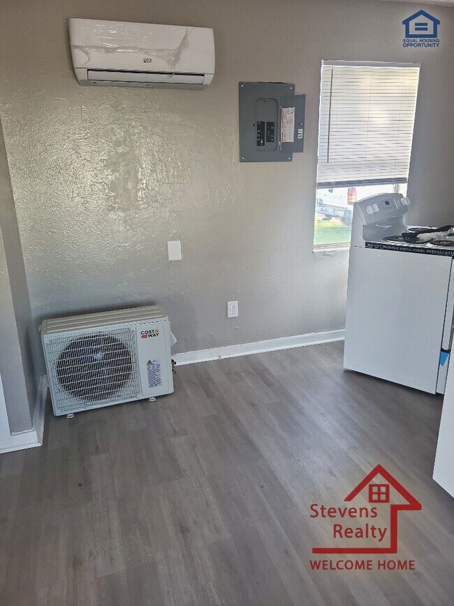 Photo - 307 1/2 SW 19th St