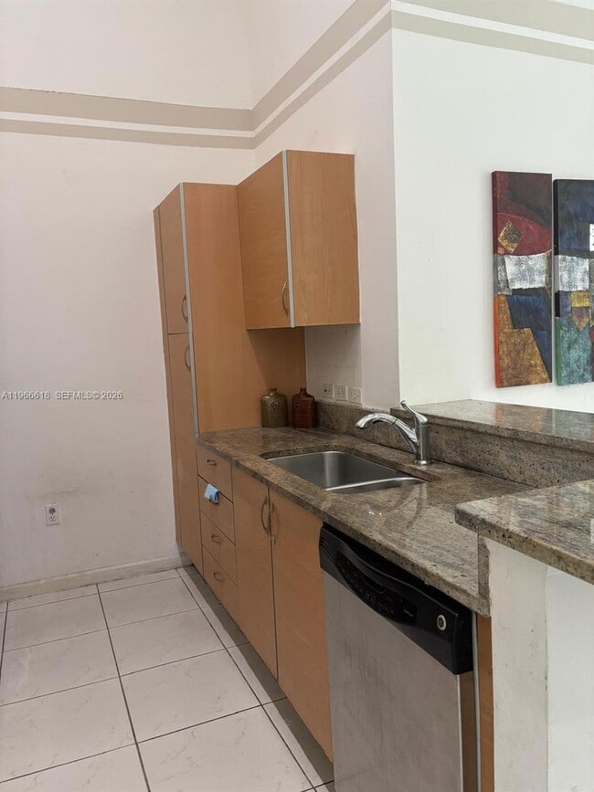 Photo - 18800 NE 29th Ave Unidad 116