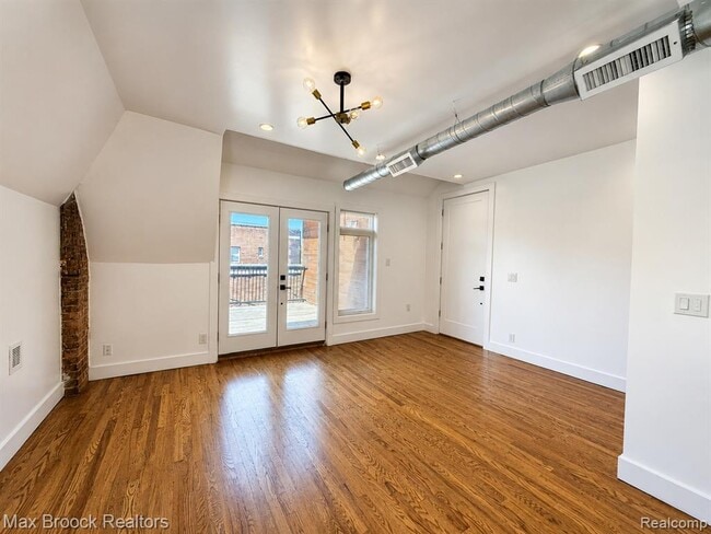 Photo - 3143 Trumbull Unit 301