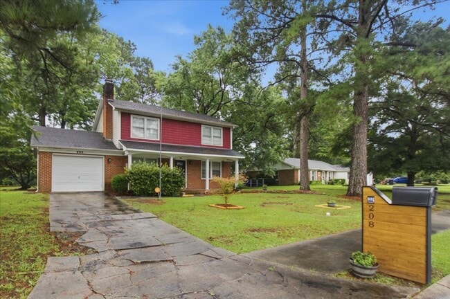Photo - 208 Greenbriar Dr