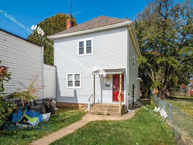 Photo - 753 1/2-878-872 Sullivant Ave Unit 878 1/2 (Front)