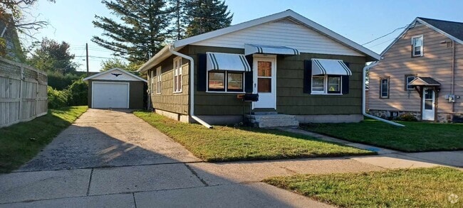 Building Photo - 220 17th Ave S Rental