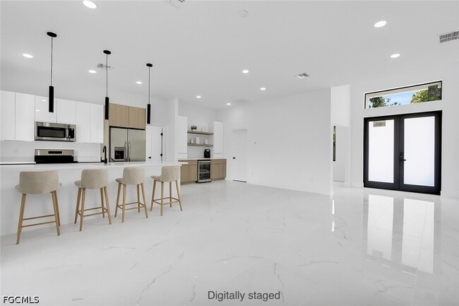 Building Photo - 3202 21st St W