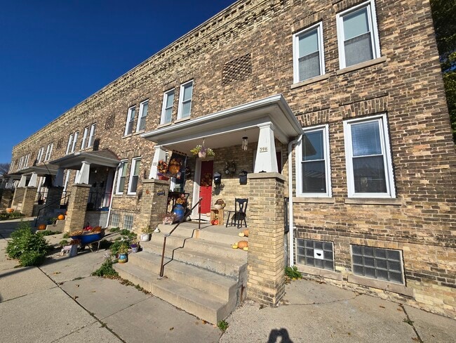 Building Photo - 385 E Becher St