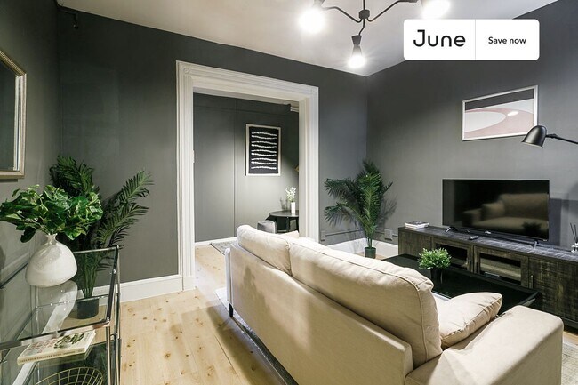 Photo - 336 W 47th St