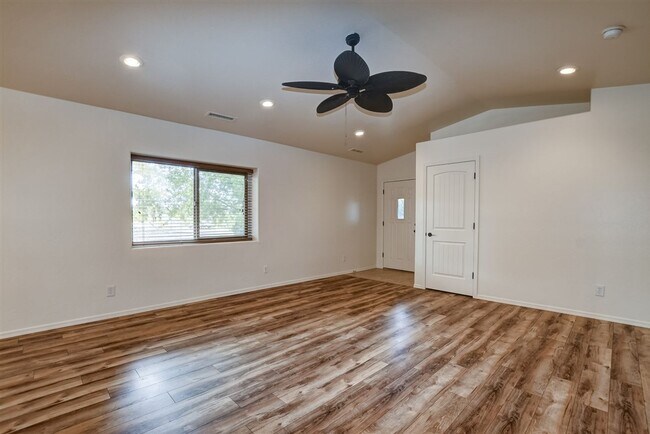 Photo - 3 bedroom 2 bathroom ranch style home in C...