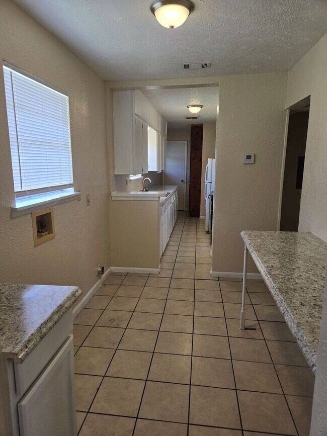 Photo - 612 Sunset Ln Unit B