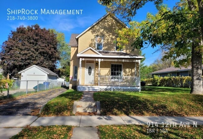 Building Photo - 914 12th Ave N