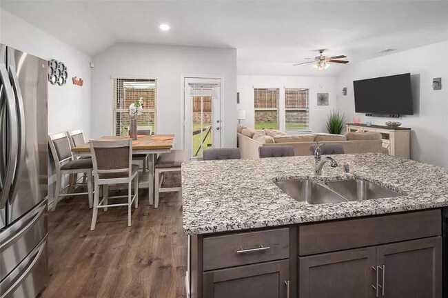 Photo - 604 Saddle Club Way