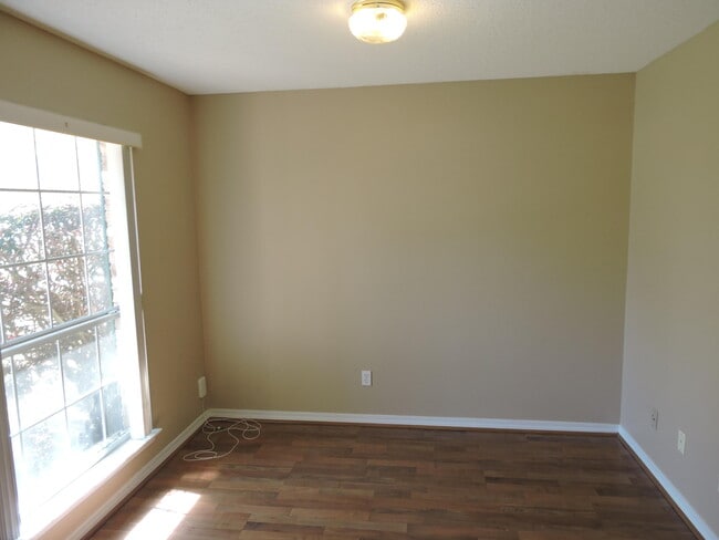 Photo - 328 Riverchase Blvd