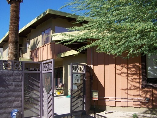 2583 N Palm Canyon Dr Unidad 200 B