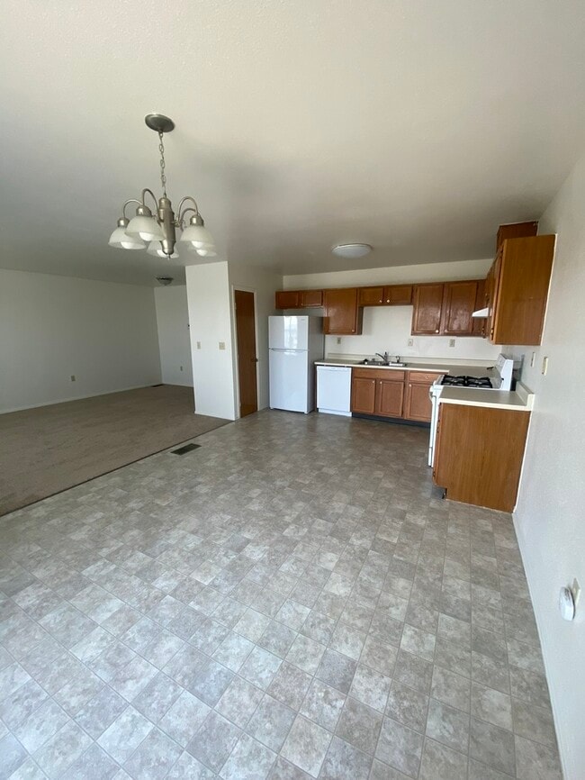 Photo - 354 Norbeck Ct