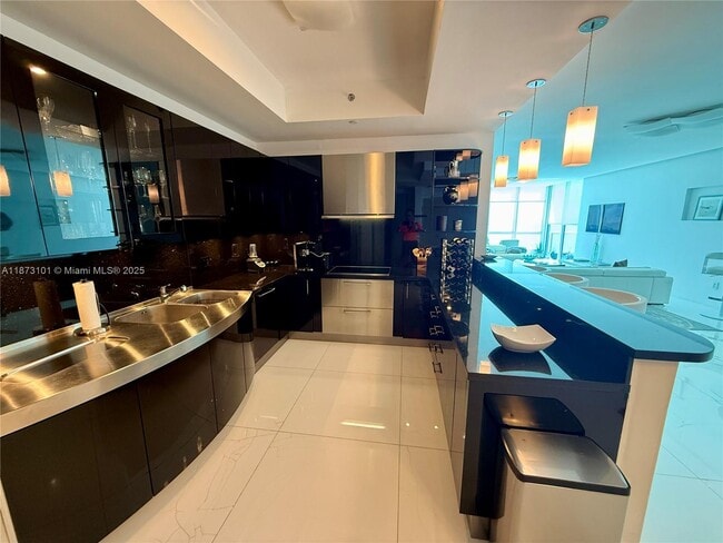 Photo - 100 South Pointe Dr Unidad 3105