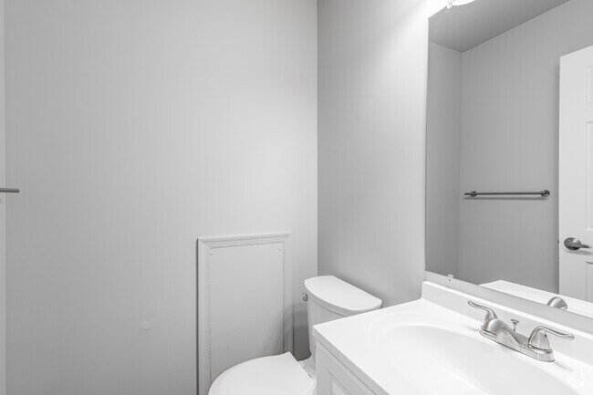 3BR, 1.5BA - 1050SF - Second Bathroom