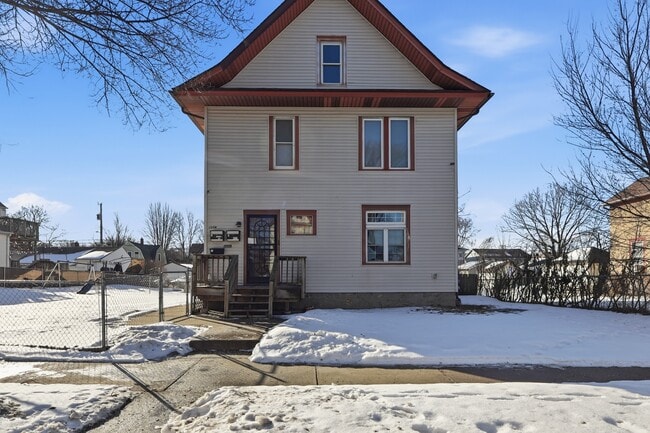 Photo - 104 Jessamine Ave W Unidad 2