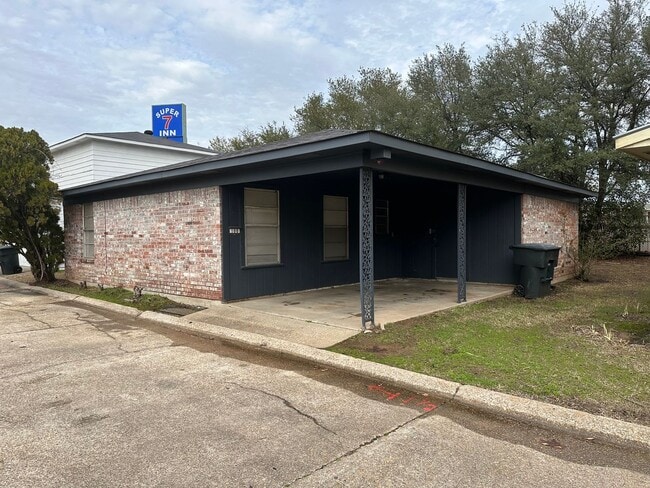 Building Photo - Cute Two Bedroom Townhouse in Bossier