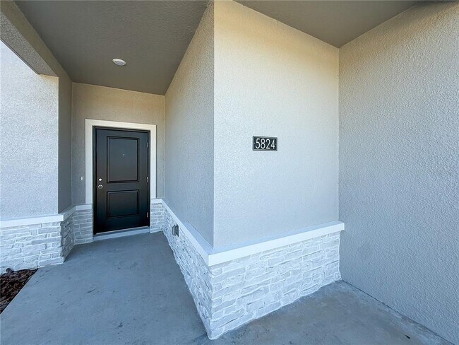 Photo - 5824 Meditation Dr