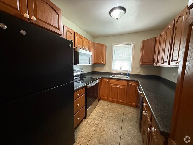 Building Photo - Spacious 4 Bedroom, 2 Bath Home — Walk to ...