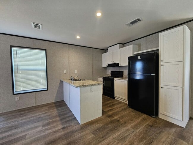 527 Suwanee Dr