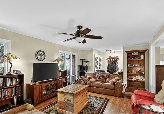 Photo - 186 Catherine Dr