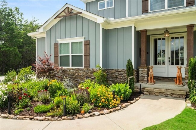 Photo - 175 STONELEDGE TRCE N