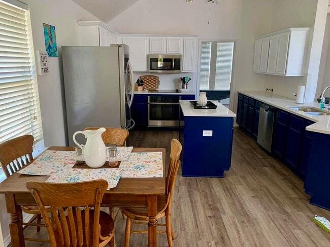 Cocina - 4700 Basil Dr