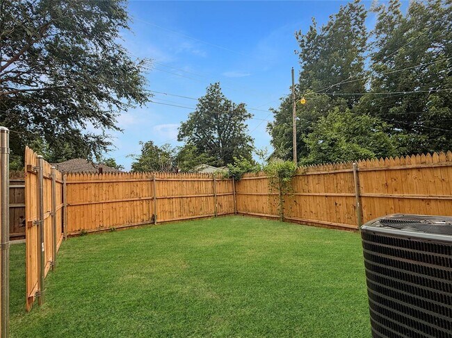 2346 NW 11th St