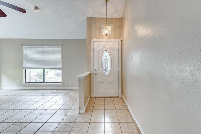 Photo - 2010 Hickory Glen Dr