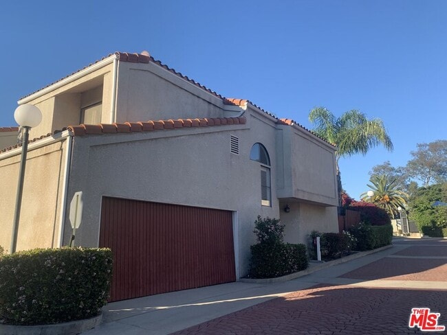 Building Photo - 10740 National Blvd