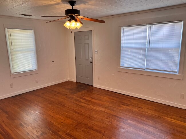 Photo - 1102 E 7th St