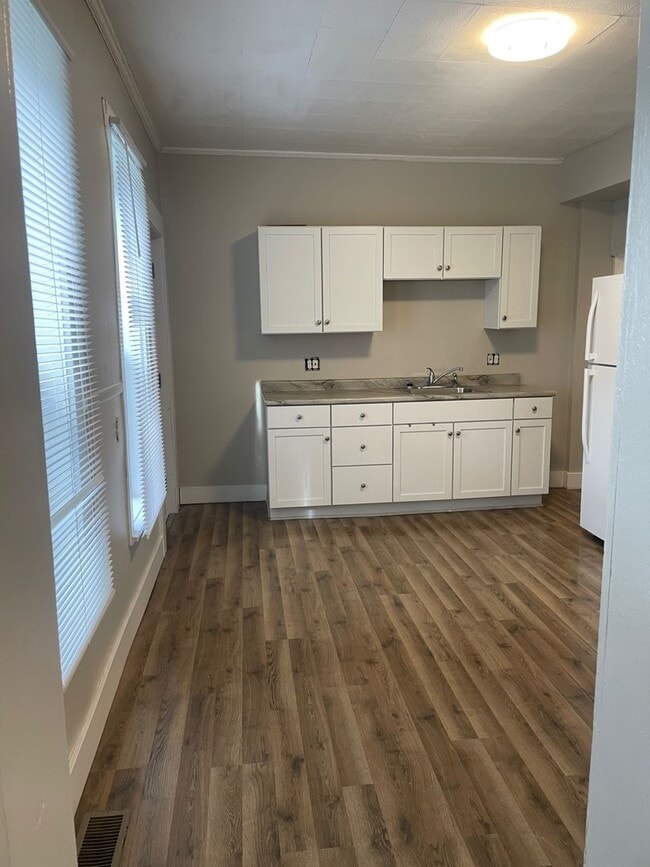 425 Harlan Ave NE Unit 1