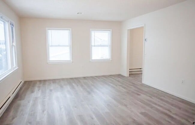 Photo - 655C Yale Way