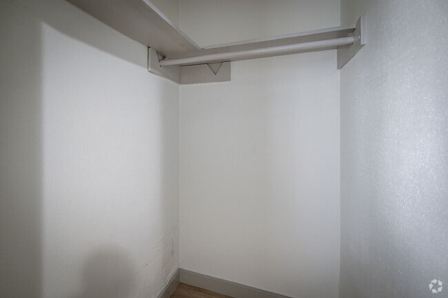 2BR, 1.5BA - 853SF