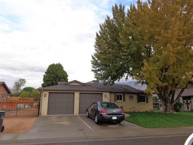 Photo - 137 Sunset Cir House