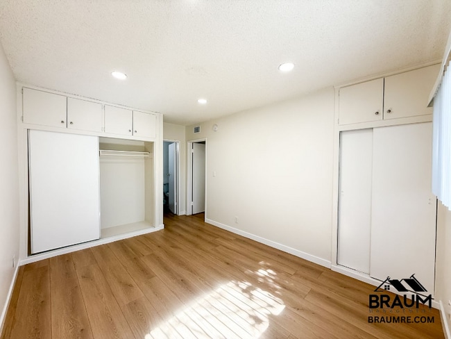 Photo - 5252 Hermitage Ave Unit 5