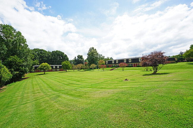 Country Club Apartments - Country Club Apartments