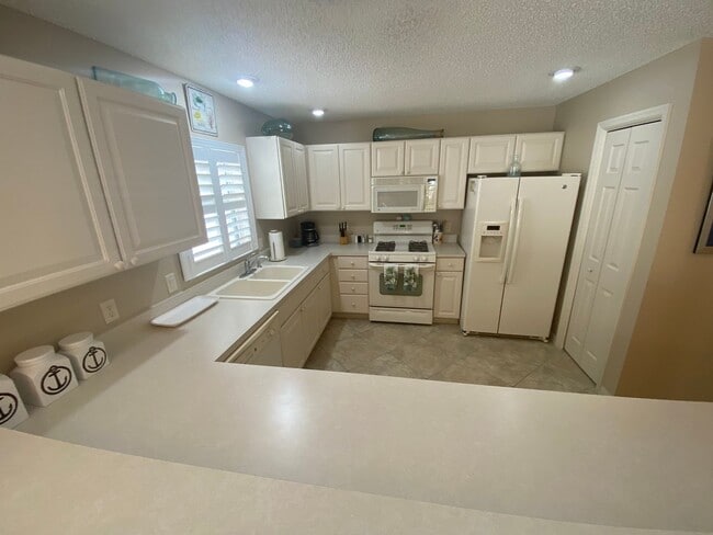 Photo - Beautiful Fully Furnished, SEASONAL RENTAL...