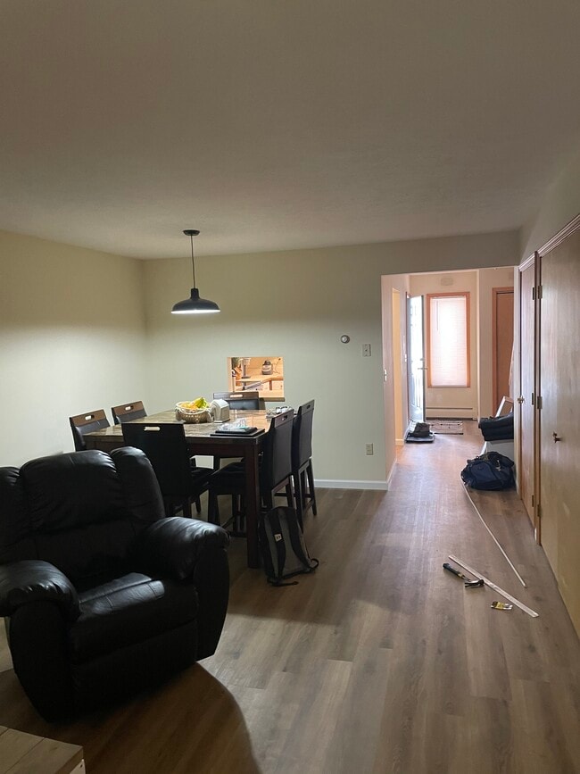 Photo - 15 Philo Rd W