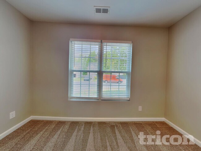 Photo - 2004 Blue Rock Ct