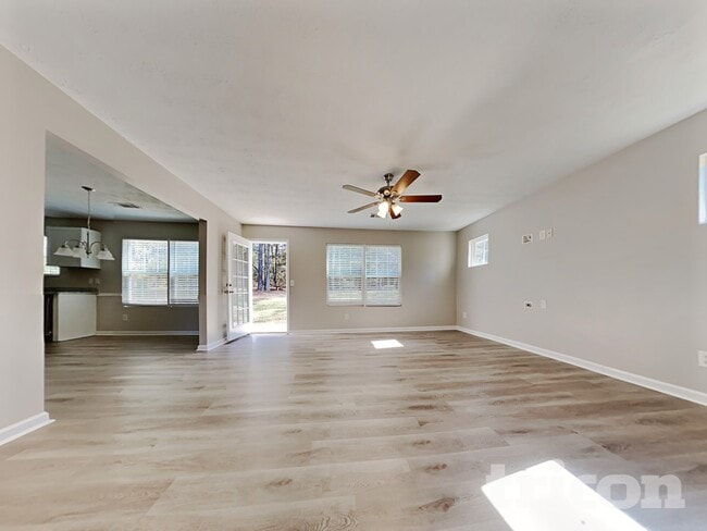 Photo - 130 Patterson Way